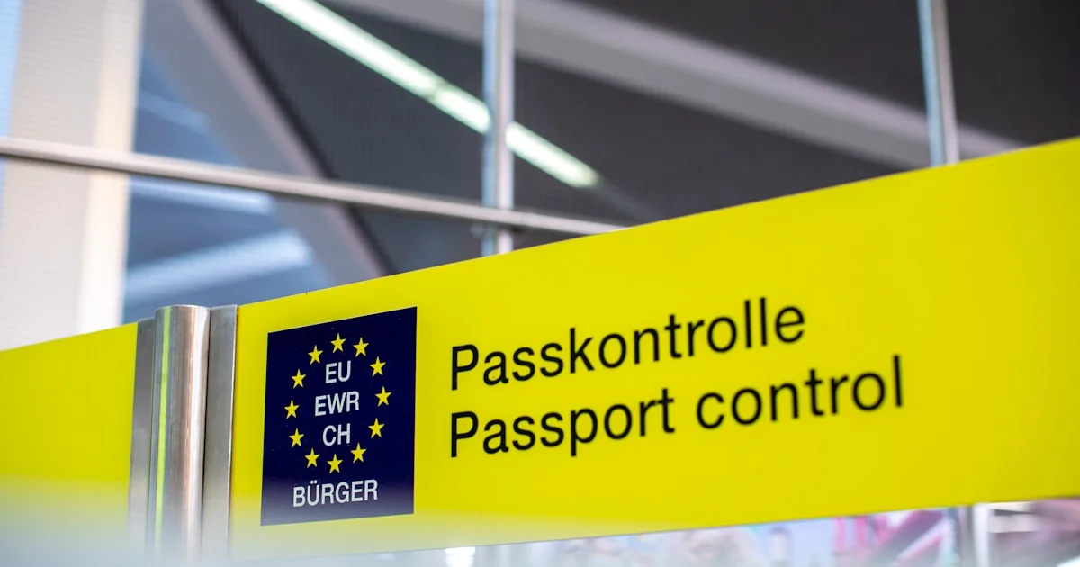 Europäisches Passkontrollschild am Flughafen